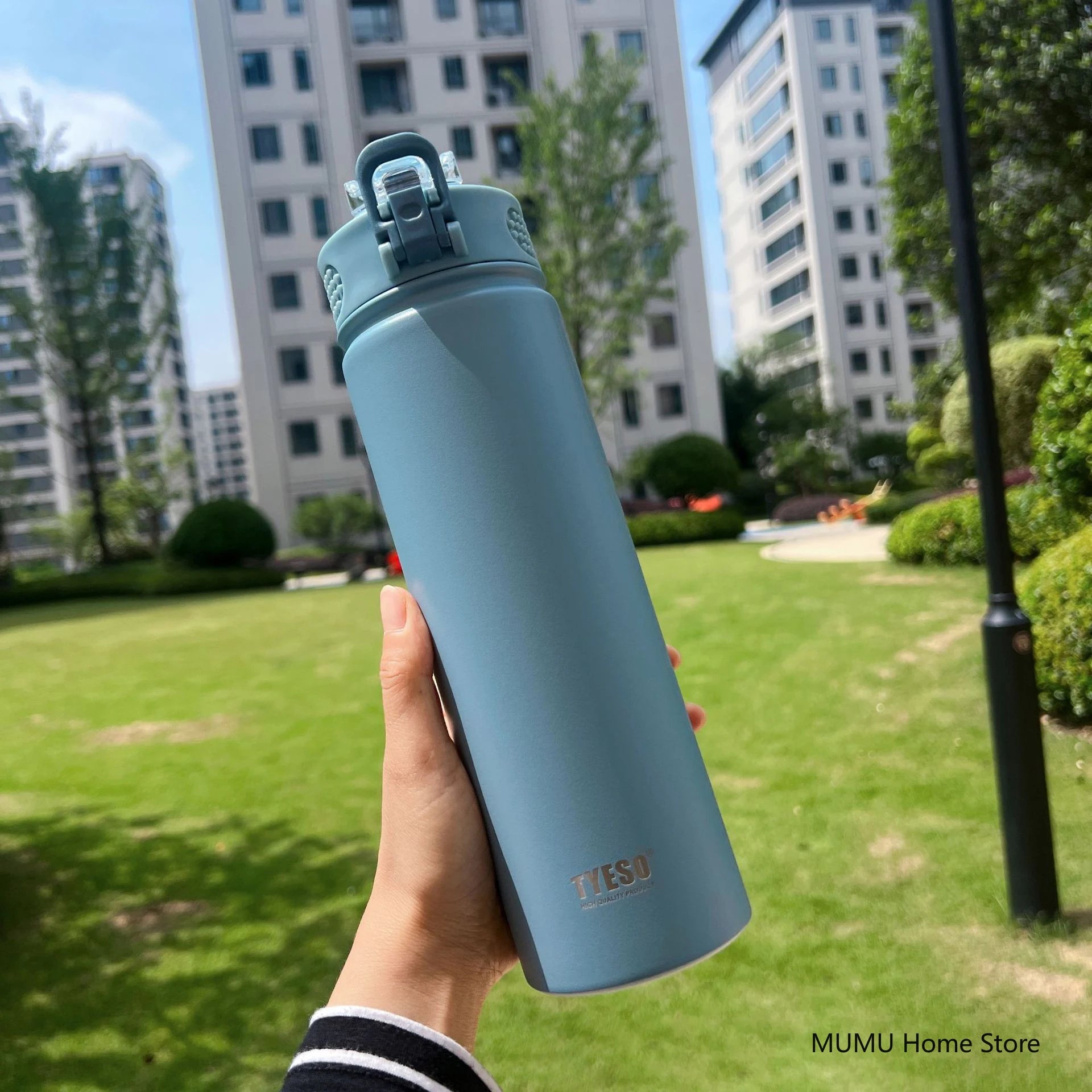 TYESO 750ml insulated bottle blue color