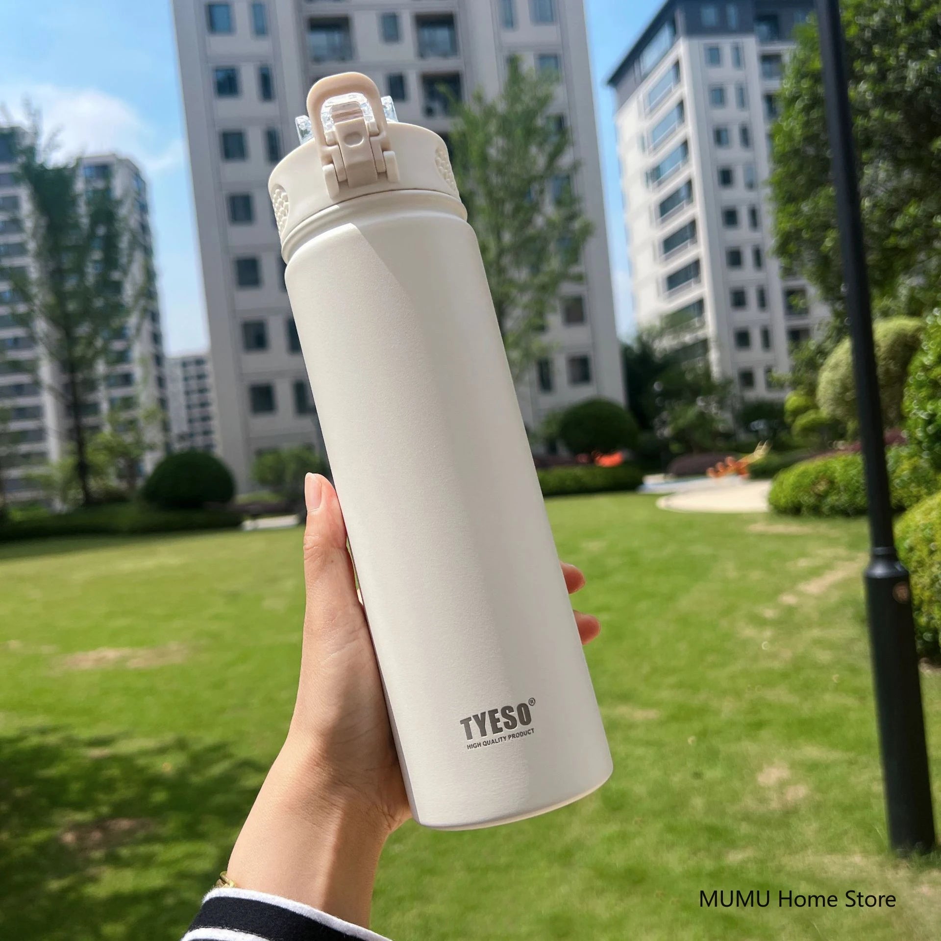 TYESO 750ml insulated bottle white color